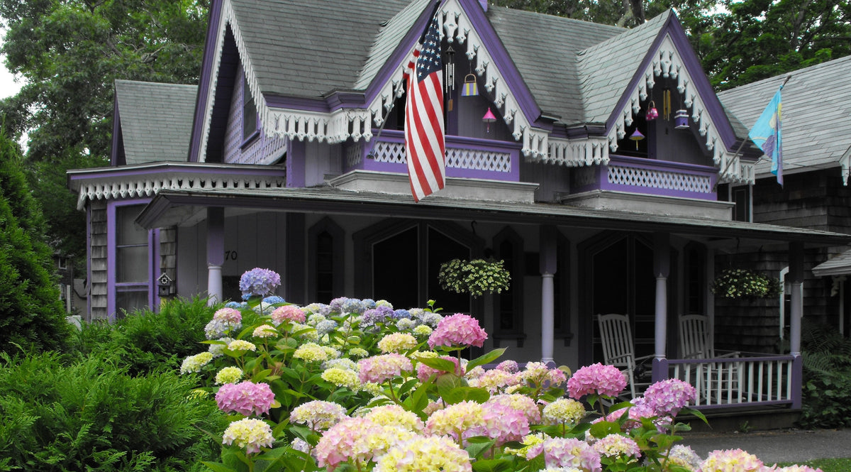 How to Choose Outdoor Décor That Can Handle the Weather