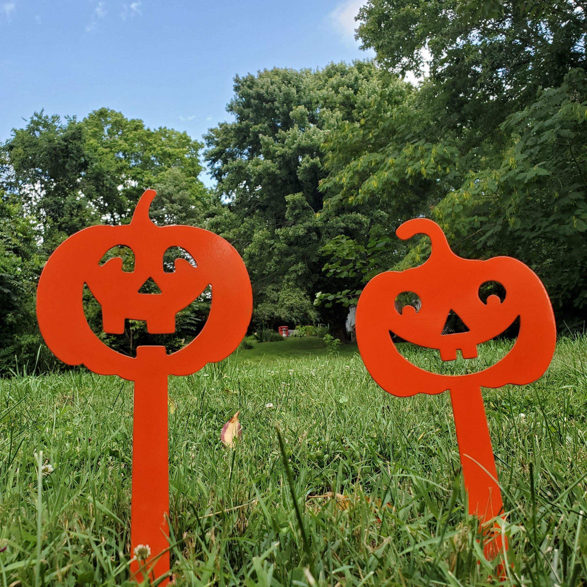 Set of 2 Pumpkin Yard Stakes – Metal Halloween Lawn & Garden Décor